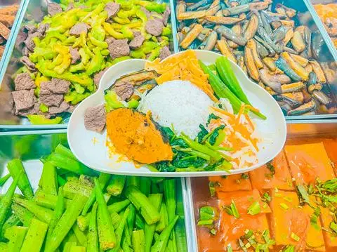 Hình ảnh cơm cá thu kho tộ