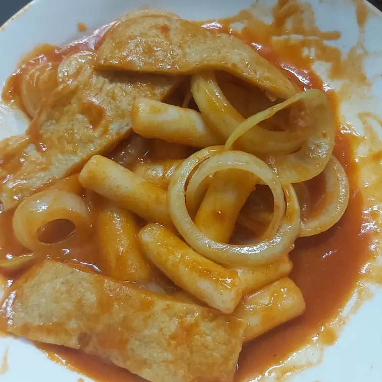 Hình ảnh Tokbokki sốt cay  ( Câ viên + Chả cá)- 1 phần