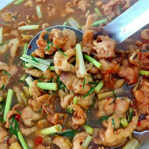 Hình ảnh Cơm chân gà kho sả tắc