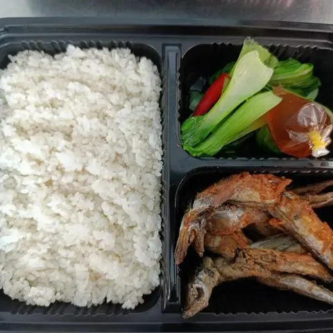 Hình ảnh Cơm cá trứng chiên giòn