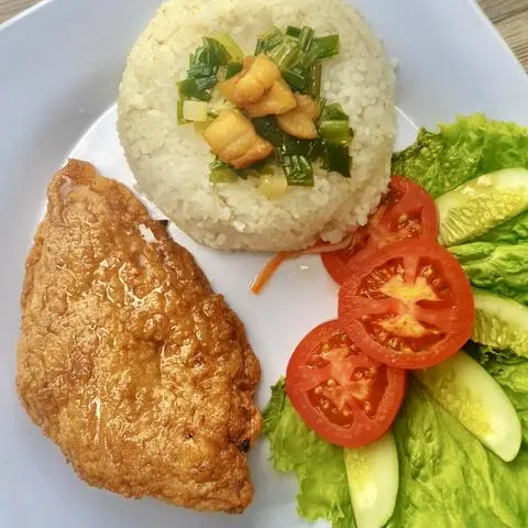 Hình ảnh Cơm tấm chả cá chiên 