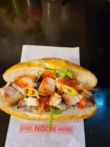 Hình ảnh Bánh mì heo quay 