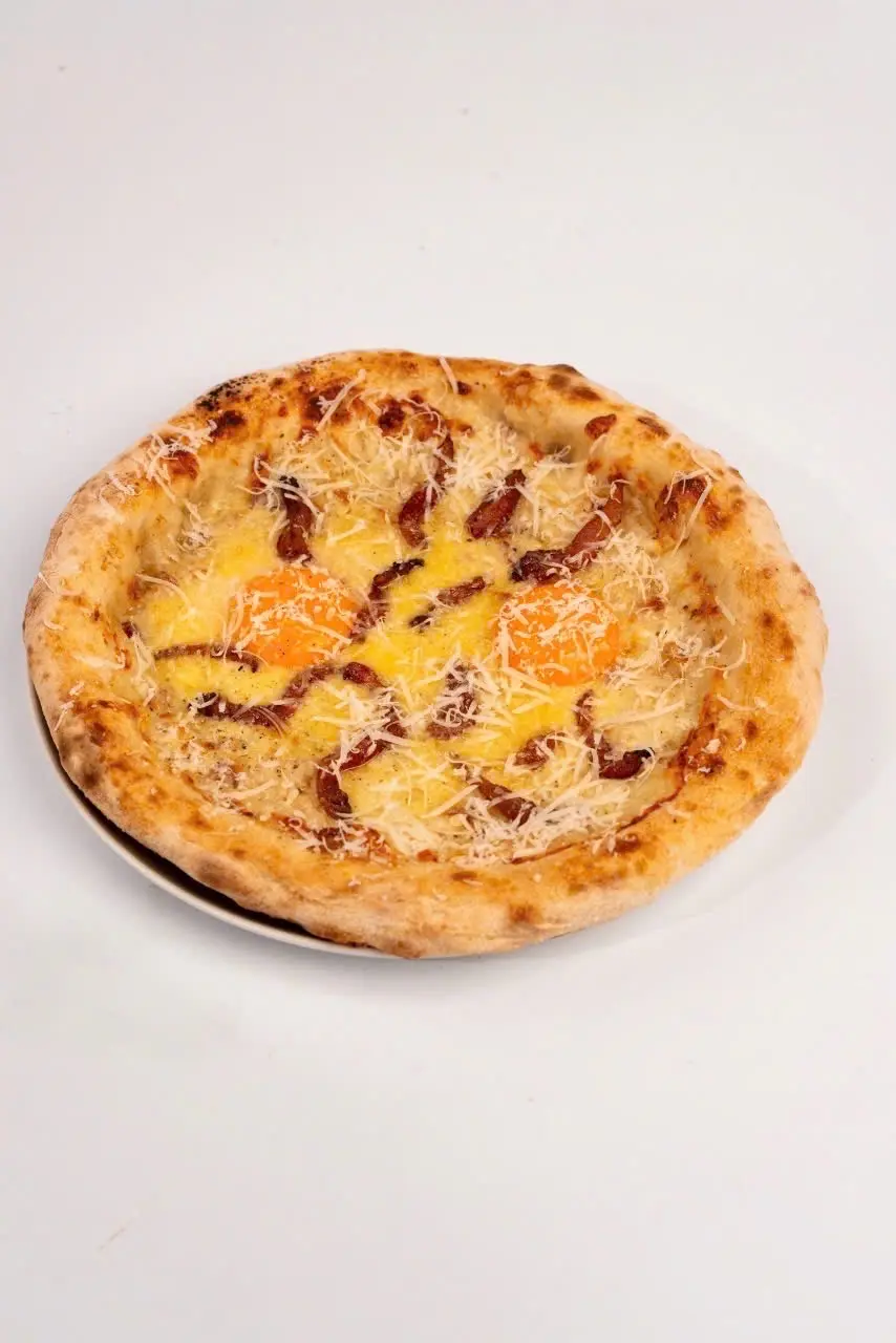 Hình ảnh Italian carbonata pizza
