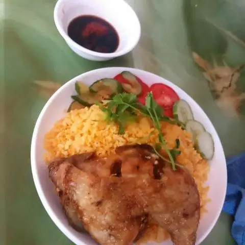 Hình ảnh Cơm Chiên Gà Góc Tư Xối Mỡ