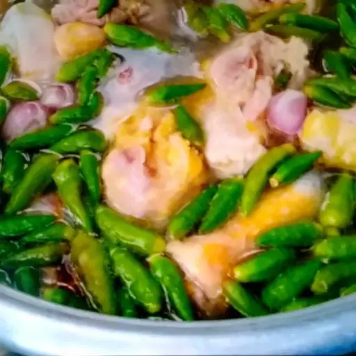 Hình ảnh Lẩu gà nồi tiềm ớt hiểm