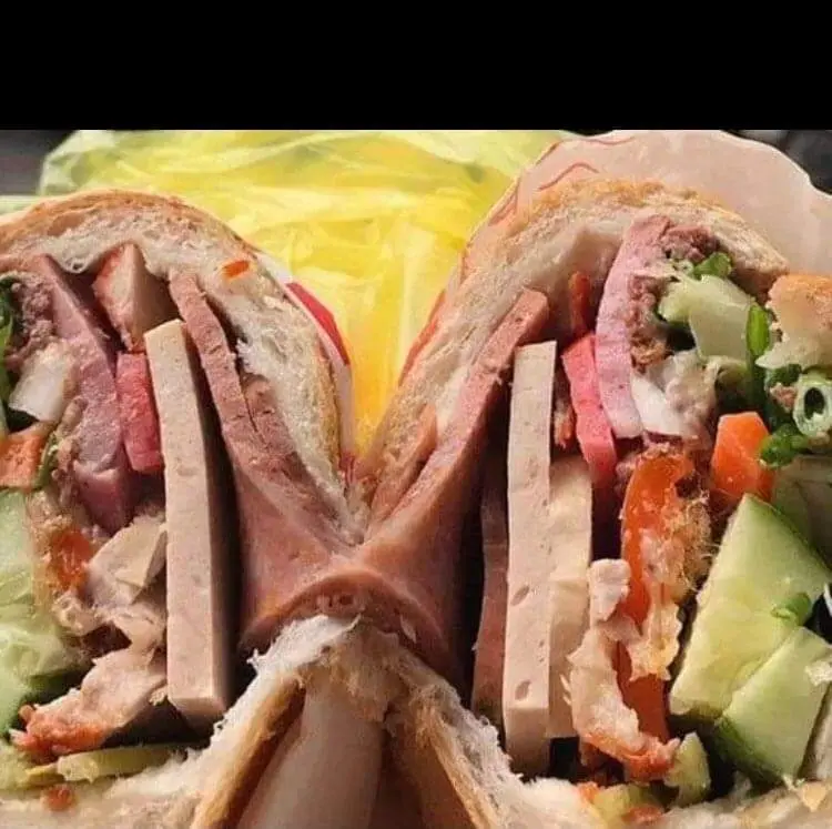 Hình ảnh BÁNH MÌ CHẢ HÀ NỘI ĐẶC BIỆT