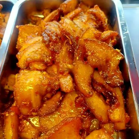 Hình ảnh Cơm ba chỉ chiên nước mắm