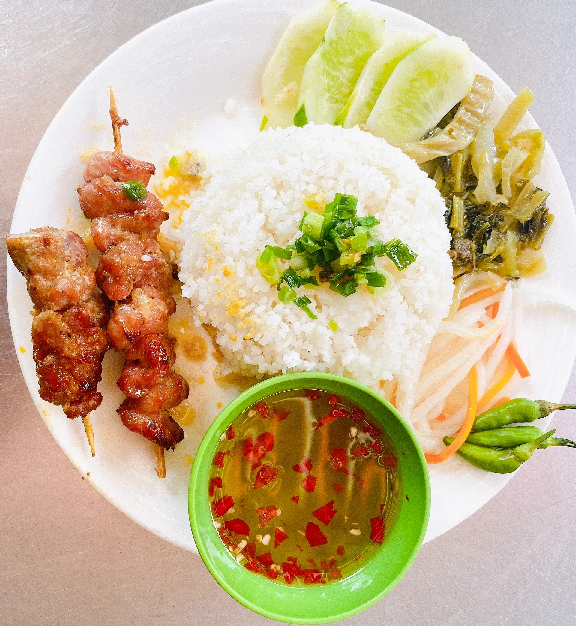 Hình ảnh Cơm Tấm Thịt Xiên Que Nướng