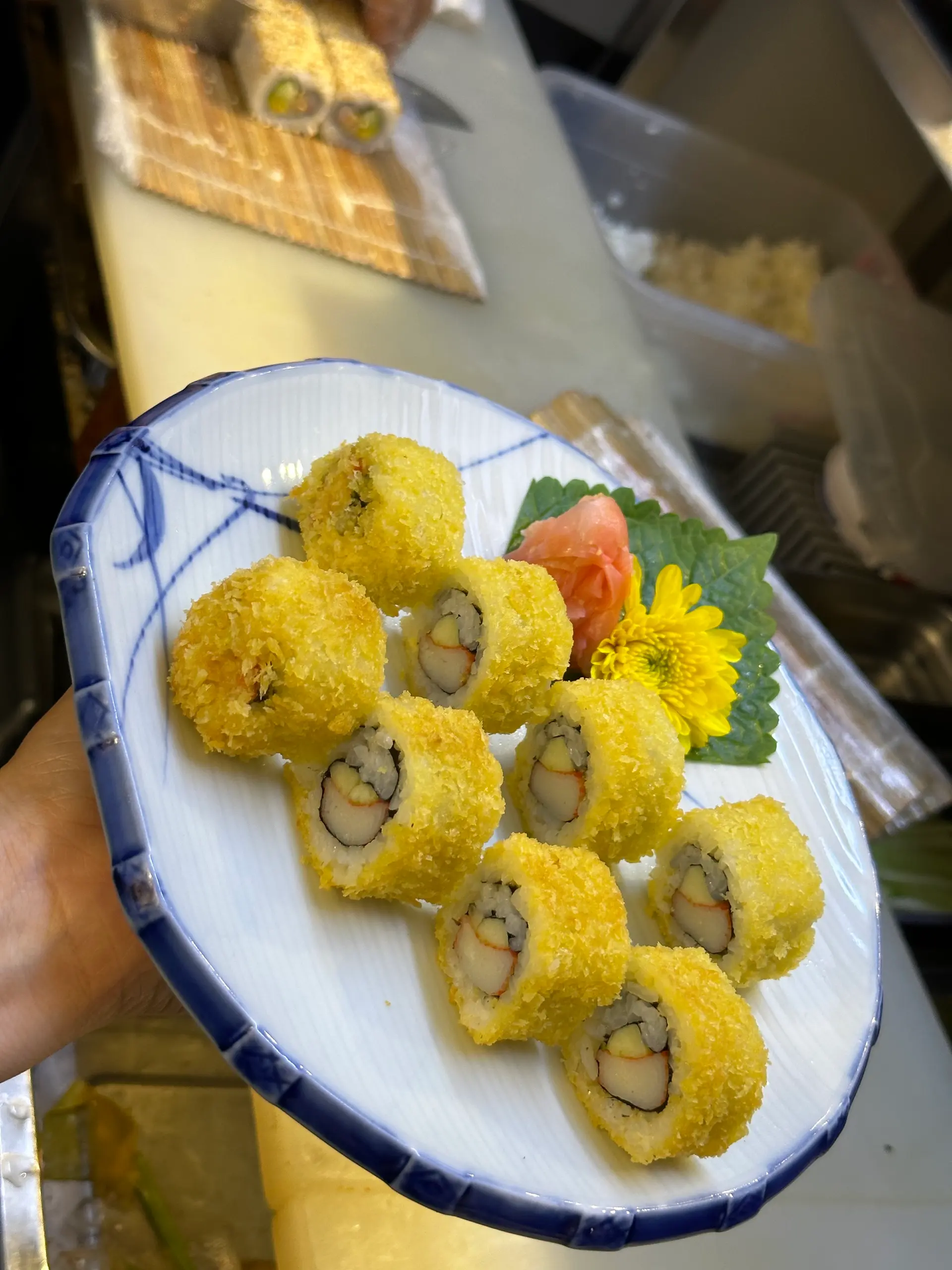 Hình ảnh Sushi chiên thanh cua - Kani katsu maki -F17