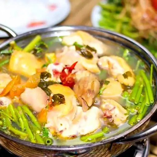 Hình ảnh Lẩu gà nồi lá giang