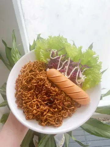 Hình ảnh Mì tương đen Xúc Xích