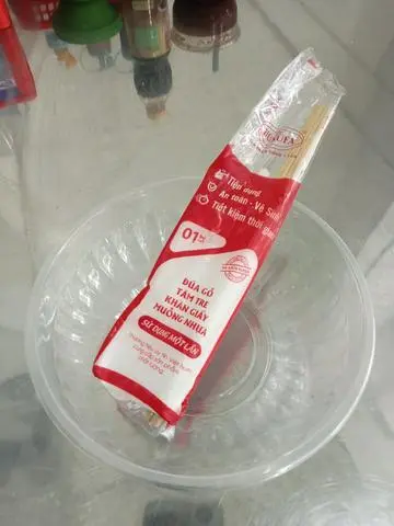 Hình ảnh tô ,đũa mang về 