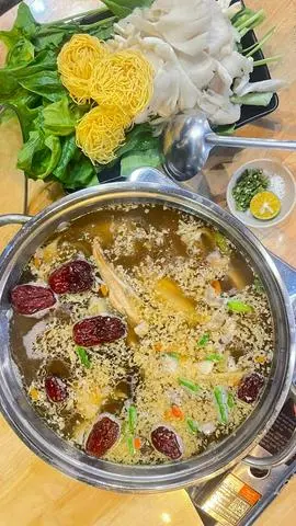 Hình ảnh Lẩu gà tiềm ớt hiểm