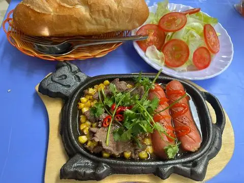 Hình ảnh Bò né - xúc xích ( Tặng kèm nước ngọt )