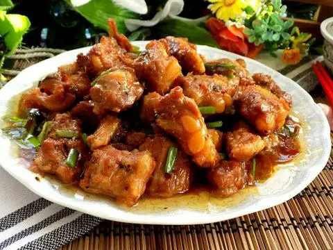 Hình ảnh Cơm sườn kho sốt chua ngọt  kim chi
