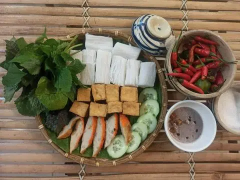Hình ảnh Bún đậu chả cua bể