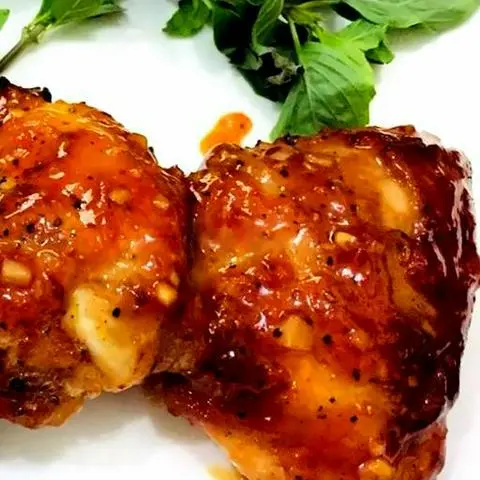 Hình ảnh Má đùi xối mắm tỏi (không cơm)