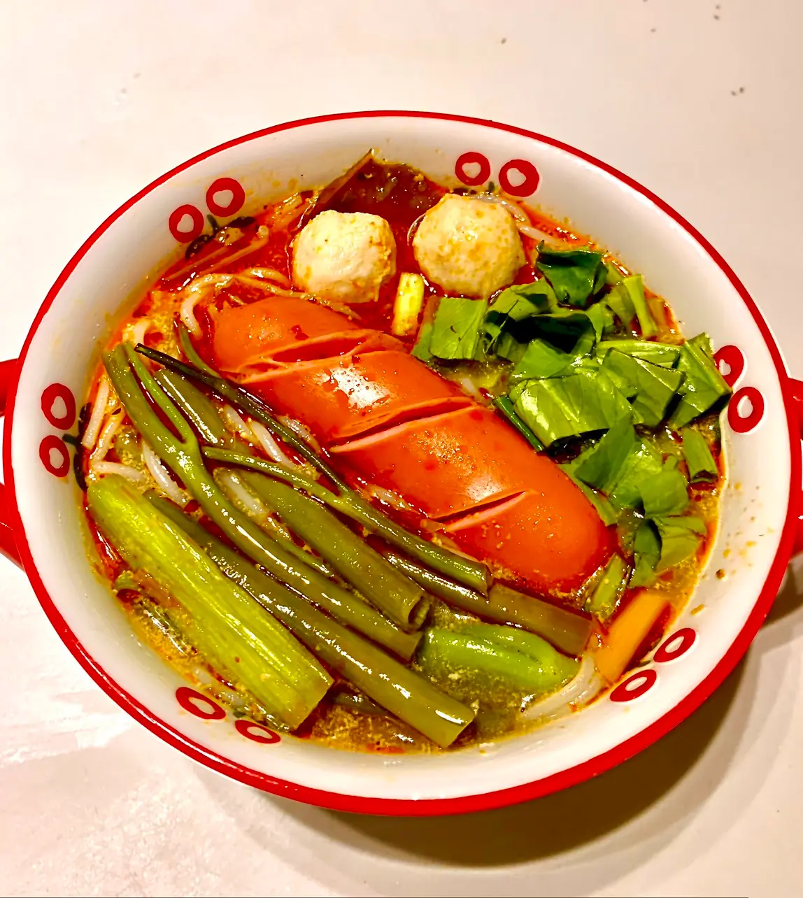 Hình ảnh Mì Tomyum xúc xích Đức