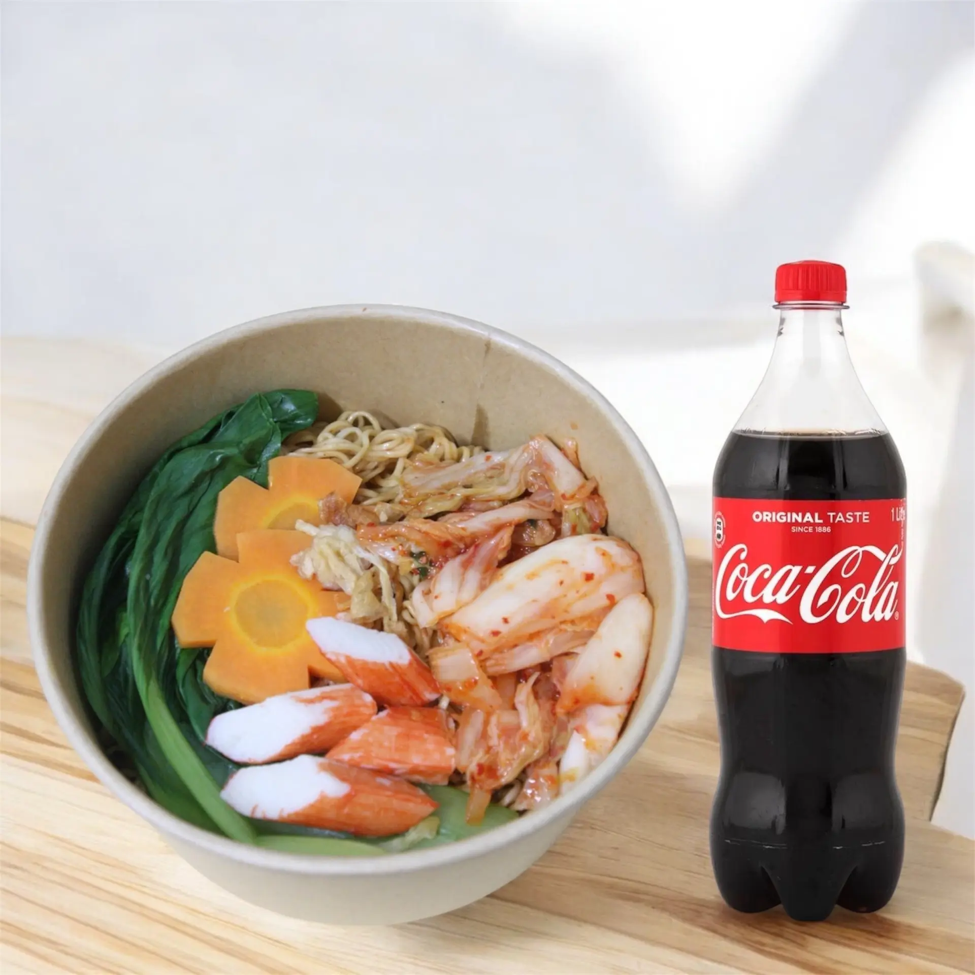 Hình ảnh Mì trộn kim chi - coca