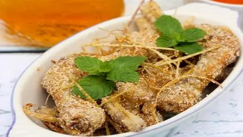 Hình ảnh Chân gà rút xương rang muối