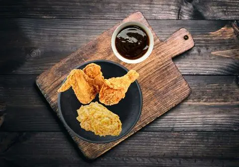 Hình ảnh 5 Miếng Gà Rán Sốt Tương Mật Ong + Củ Cải