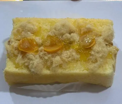 Hình ảnh Bánh bông lan trứng muối