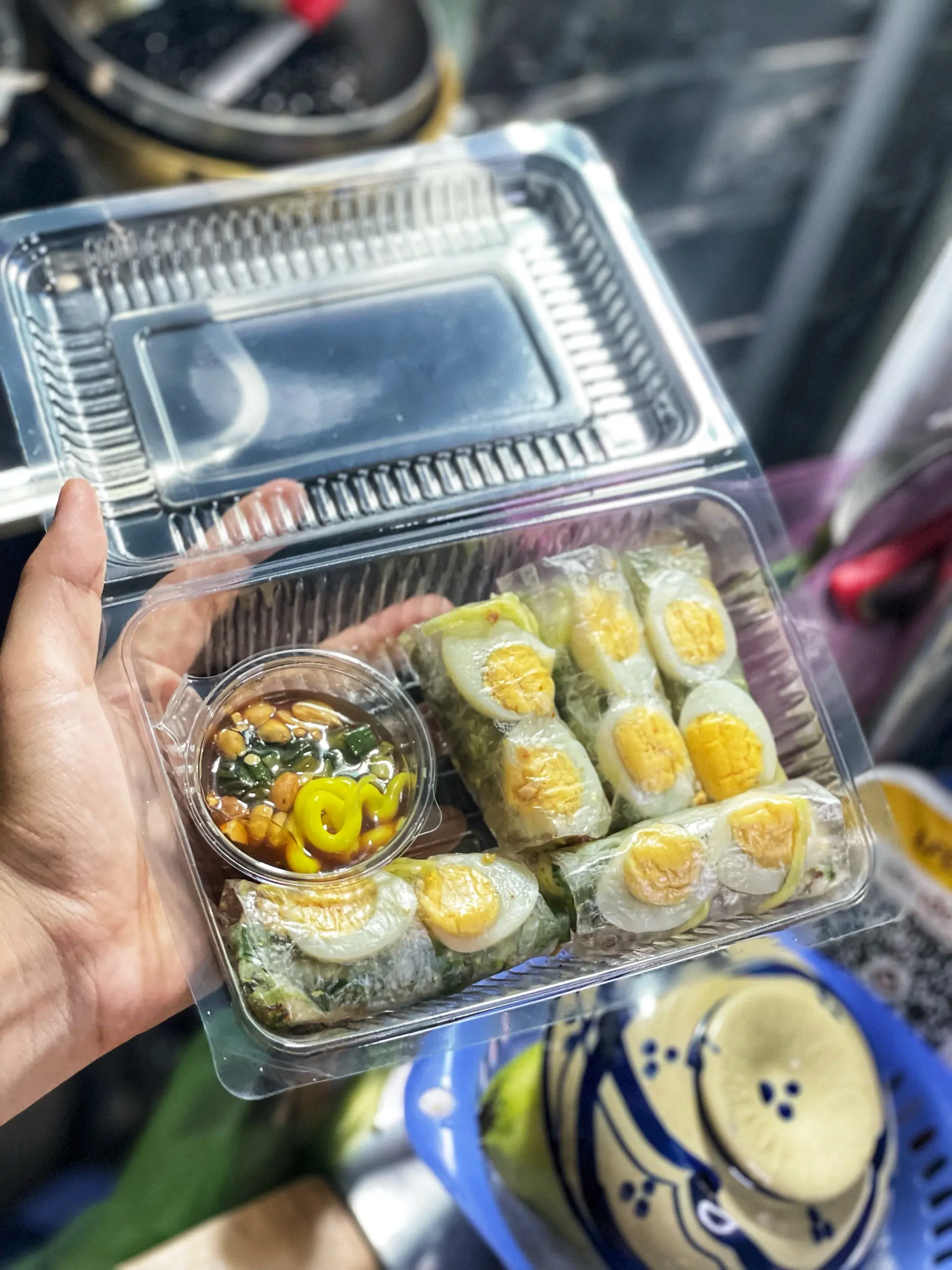 Hình ảnh Bánh Tráng Cuộn Trứng Lòng Đào