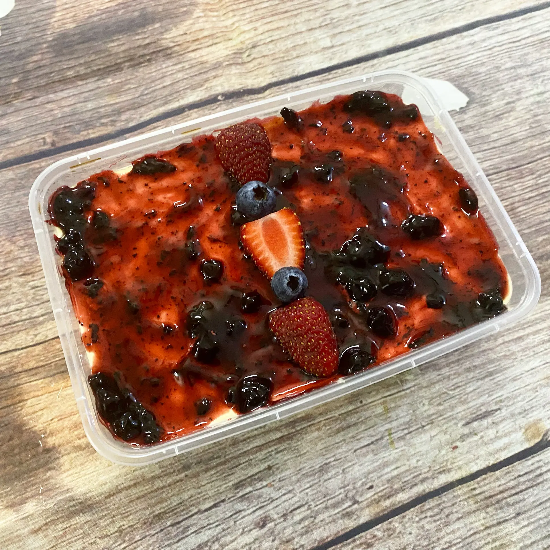 Hình ảnh Tiramisu vị việt quất