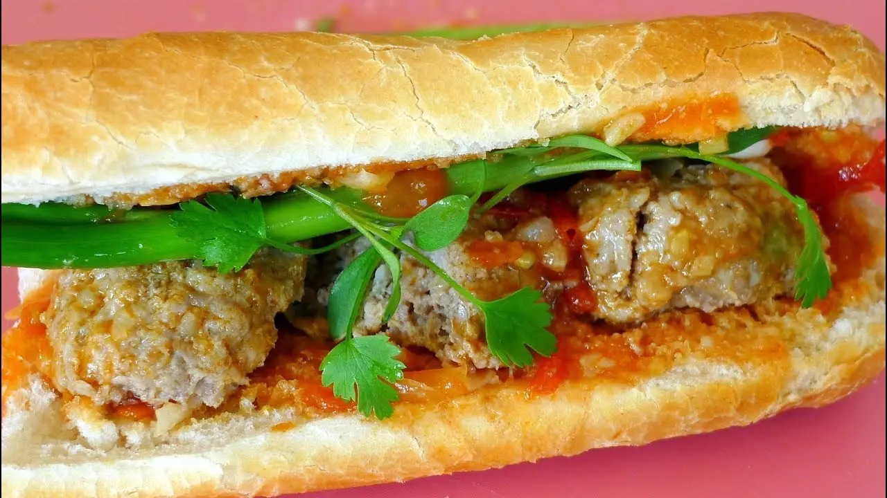Hình ảnh Bánh mì xíu mại