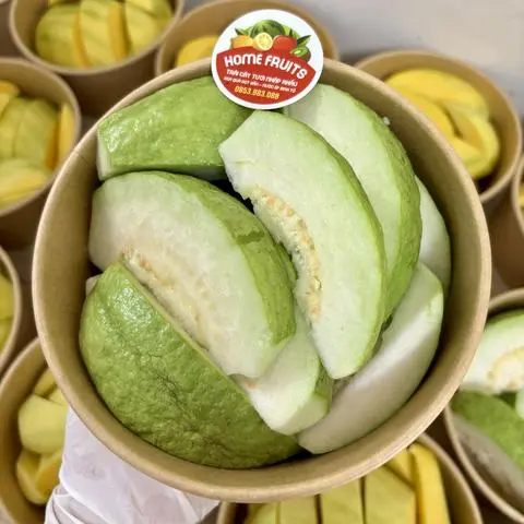 Hình ảnh Khay Ổi xanh bổ miếng giòn ngọt