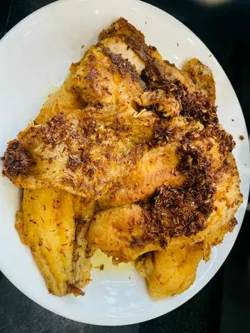 Hình ảnh Cơm phi lê cá basa chiên sả