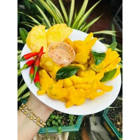 Hình ảnh chân gà ủ muối rút xương (khay 330g)