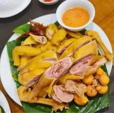 Hình ảnh gà ủ muối hoa tiêu nguyên con (ăn lạnh)