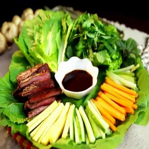 Hình ảnh Bò Cuộn Cải Xanh
