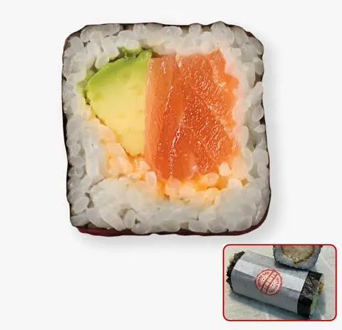 Hình ảnh [MUST TRY] Cá hồi sashimi cay bơ sushi roll
