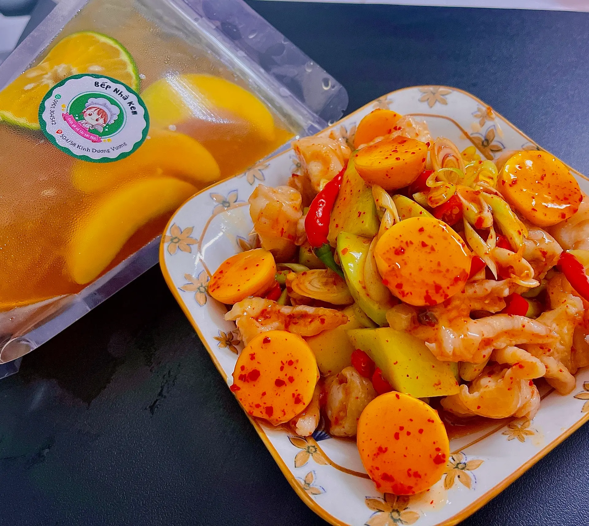 Hình ảnh chân gà mix trứng non (lớn) kèm trà tuỳ chọn