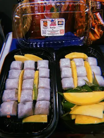 Hình ảnh Bánh tráng lụi chấm sốt me nhà làm