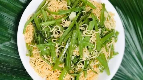 Hình ảnh Rau Muốn Xào Mì 1 Giấc Không Ốc 