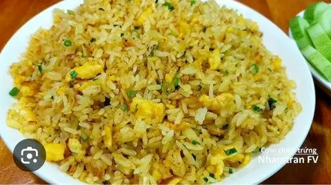 Hình ảnh cơm chiên + Tôm + Trứng 