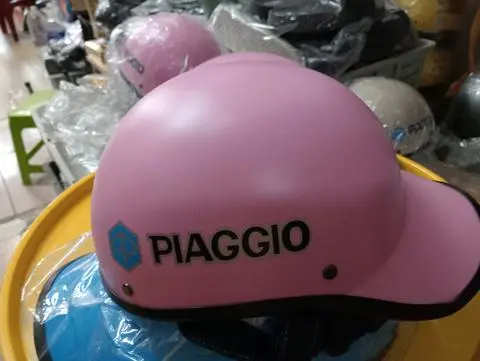 Hình ảnh nón bảo hiểm Piaggio màu hồng 