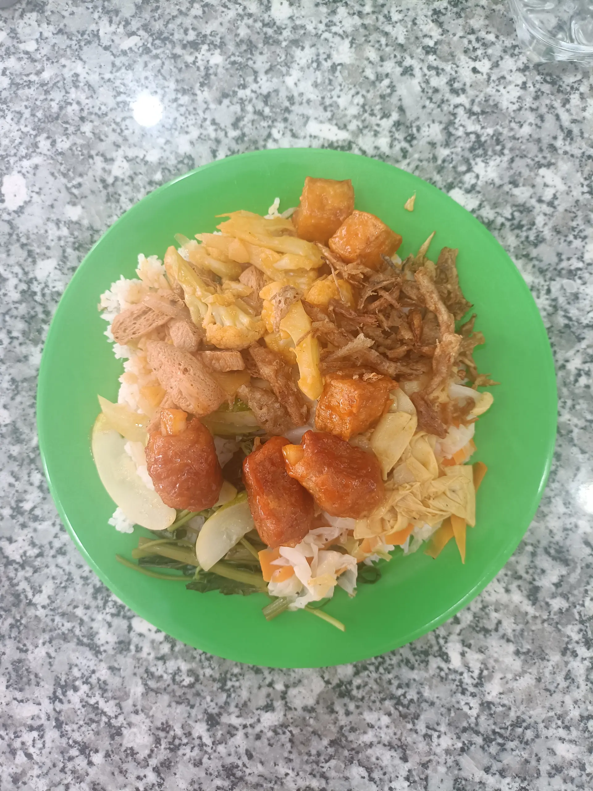 Hình ảnh Cơm thập cẩm sườn dừa chay