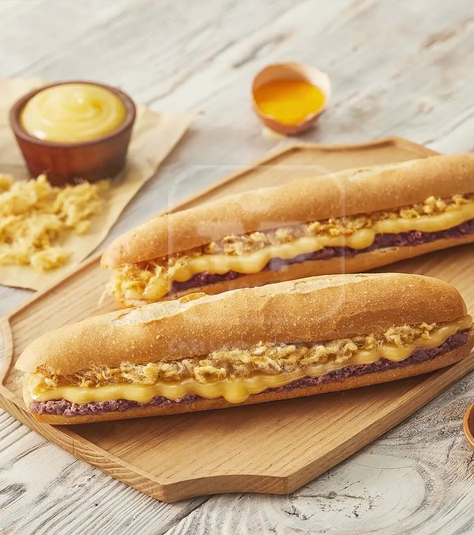 Hình ảnh Bánh mì ruốc hành - xúc xích