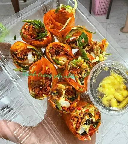 Hình ảnh bánh tráng cuốn sốt bò bơ