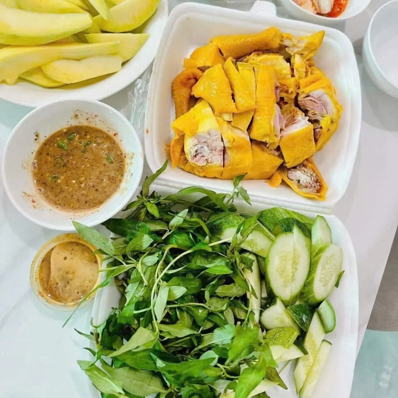 Hình ảnh Nửa con gà ủ muối 
