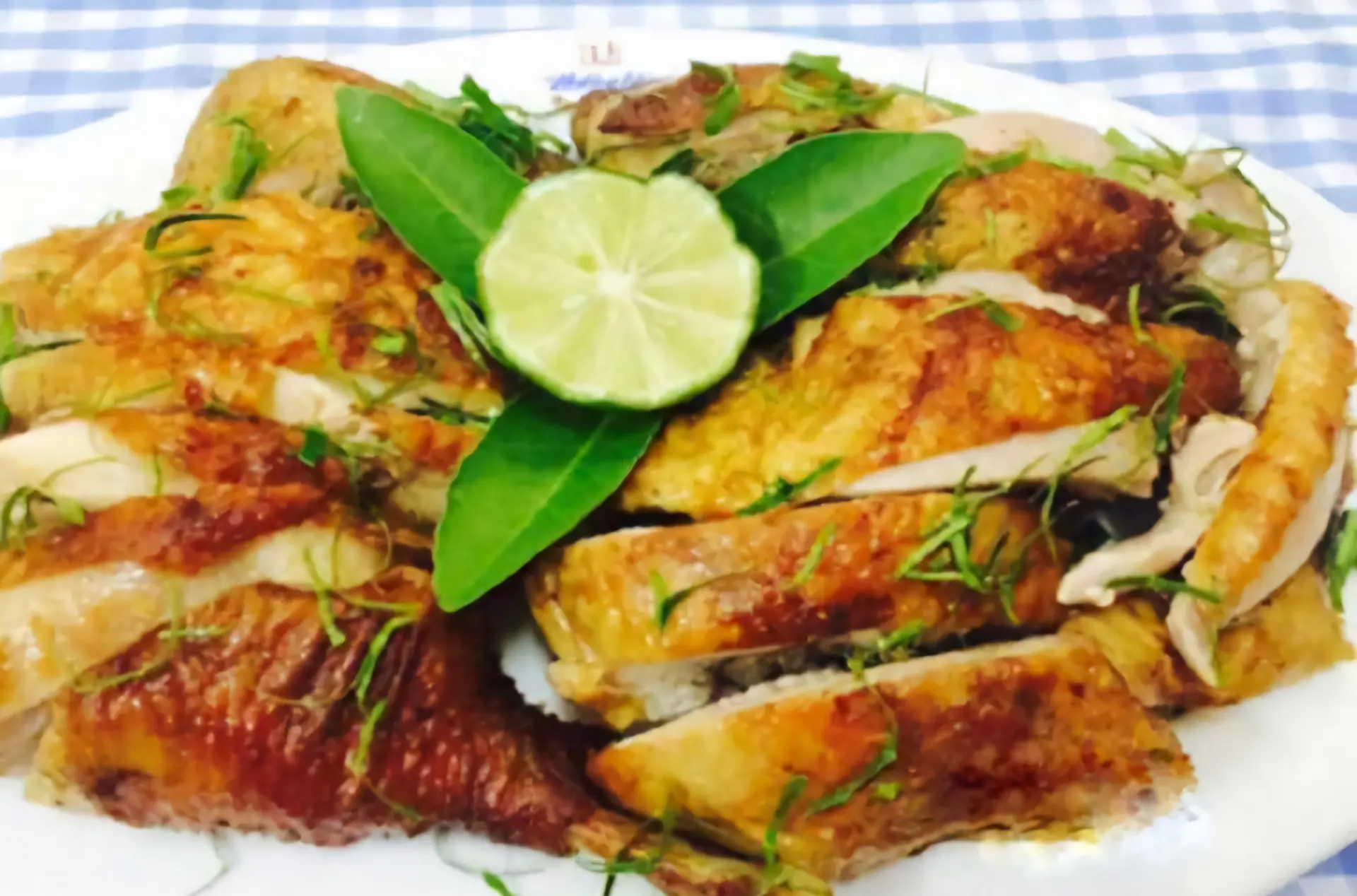 Hình ảnh GÀ NƯỚNG MUỐI ỚT TẶNG 3 BÁNH BAO 