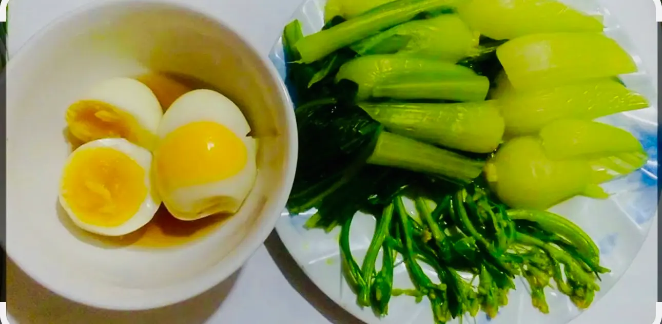 Hình ảnh Cơm trứng luộc - rau luộc chấm nước tương tỏi ớt