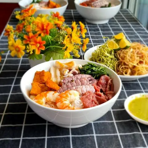 Hình ảnh Bún hải sản - tô lớn
