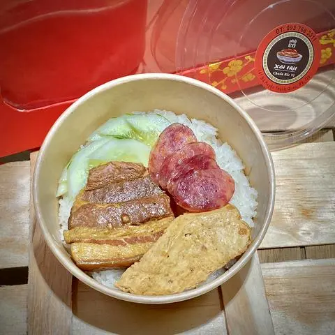 Hình ảnh Xôi thịt - chả - lạp xưởng