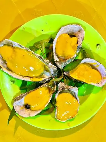 Hình ảnh Đặc biệt: Hàu nướng phô mai trứng muối