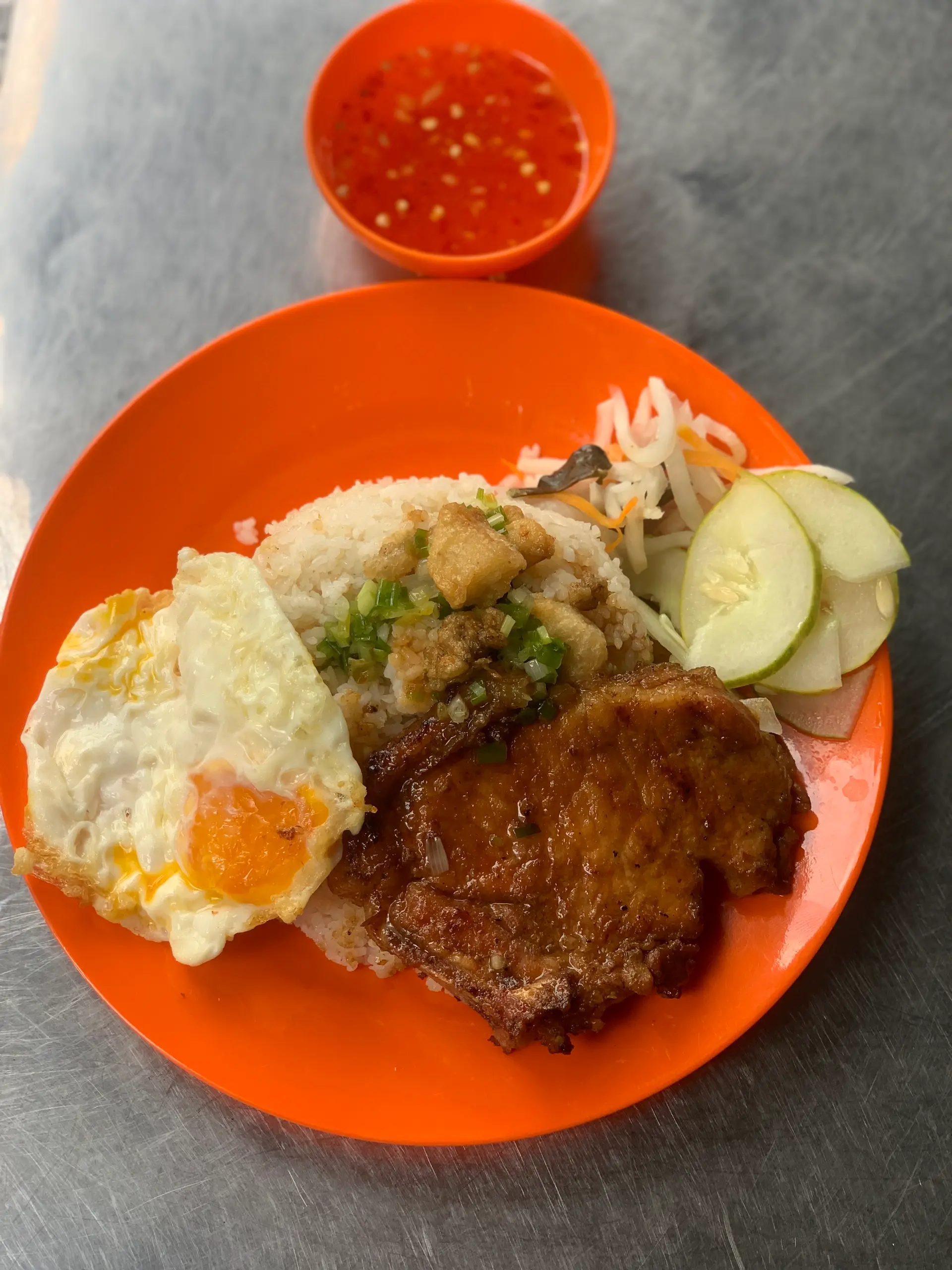 Hình ảnh Cơm tấm sườn ốp la